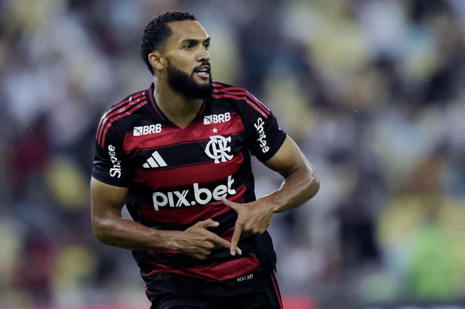 Juninho comemora o gol em Fluminense x Flamengo. (foto: Alexandre Loureiro/AGIF)