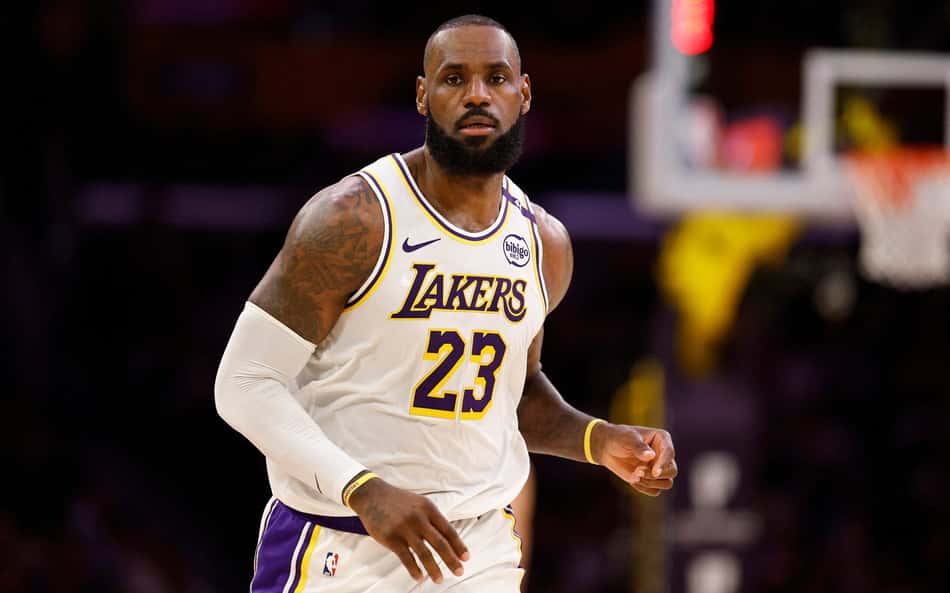 Lebron James confronta jornalista por comentários sobre seu filho; entenda