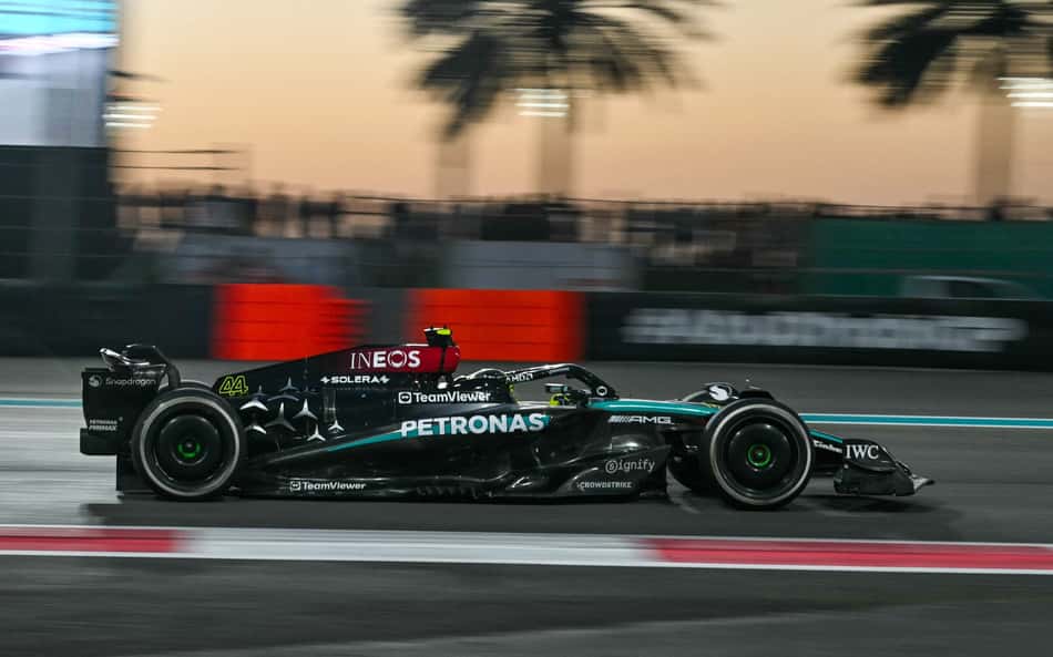 Lewis-Hamilton-Mercedes-Formula-1-F1-GP-de-Abu-Dhabi-scaled-aspect-ratio-512-320