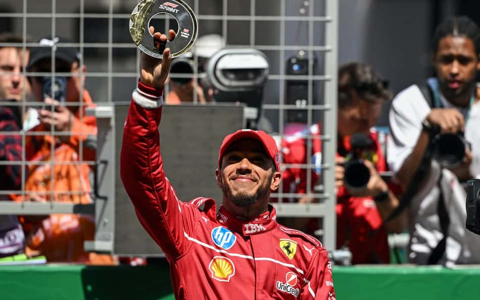 Hamilton responde a críticos após vitória em sprint da China: 'Um passo de cada vez'