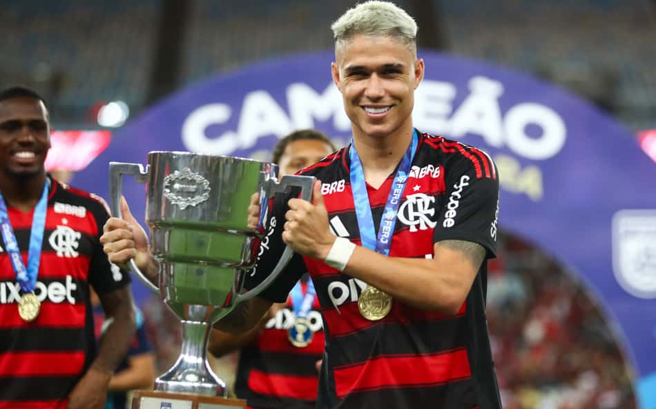 Luiz Araújo, do Flamengo, manda recado após discussão com Mano: 'Não sou moleque'