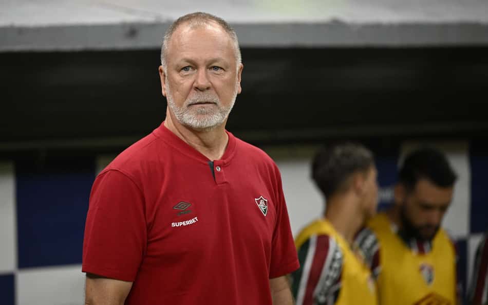 Decisão de Mano Menezes em Fortaleza x Fluminense repercute: 'Inacreditável'