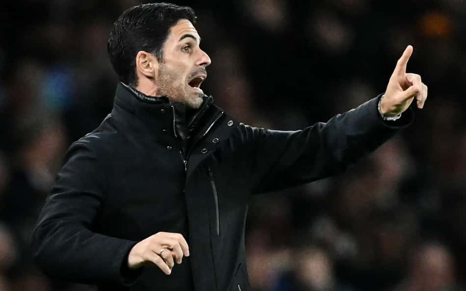 Arsenal segue no mercado na procura por um atacante