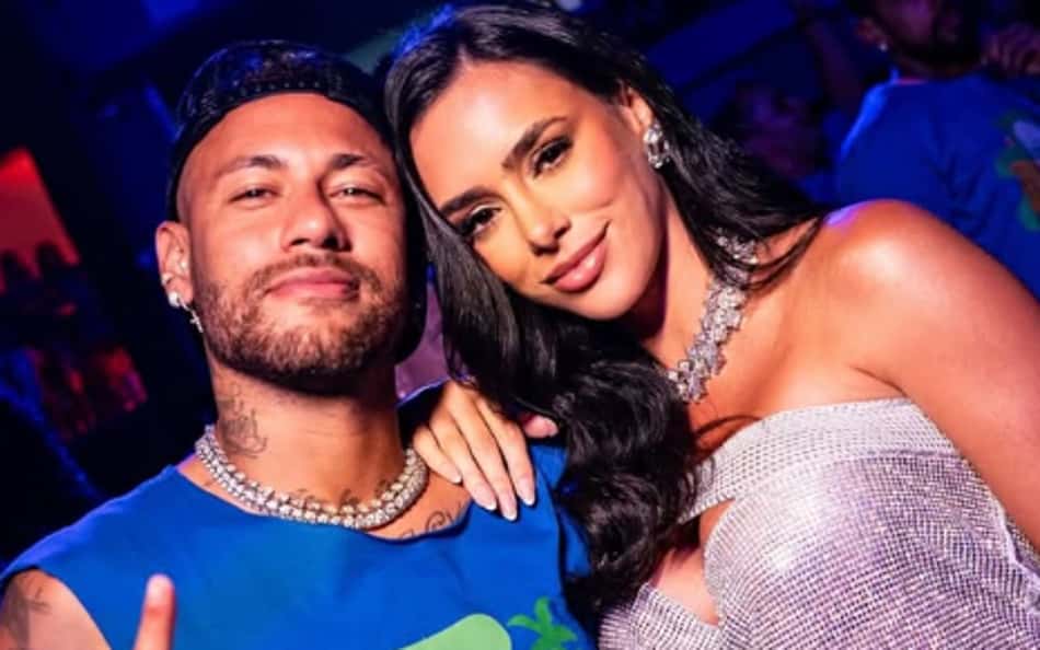 Neymar é flagrado curtindo desfiles da Sapucaí com Bruna Biancardi