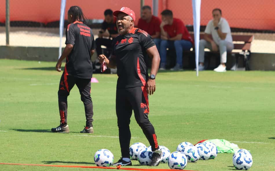 Internacional: os "bons" problemas para Roger Machado resolver