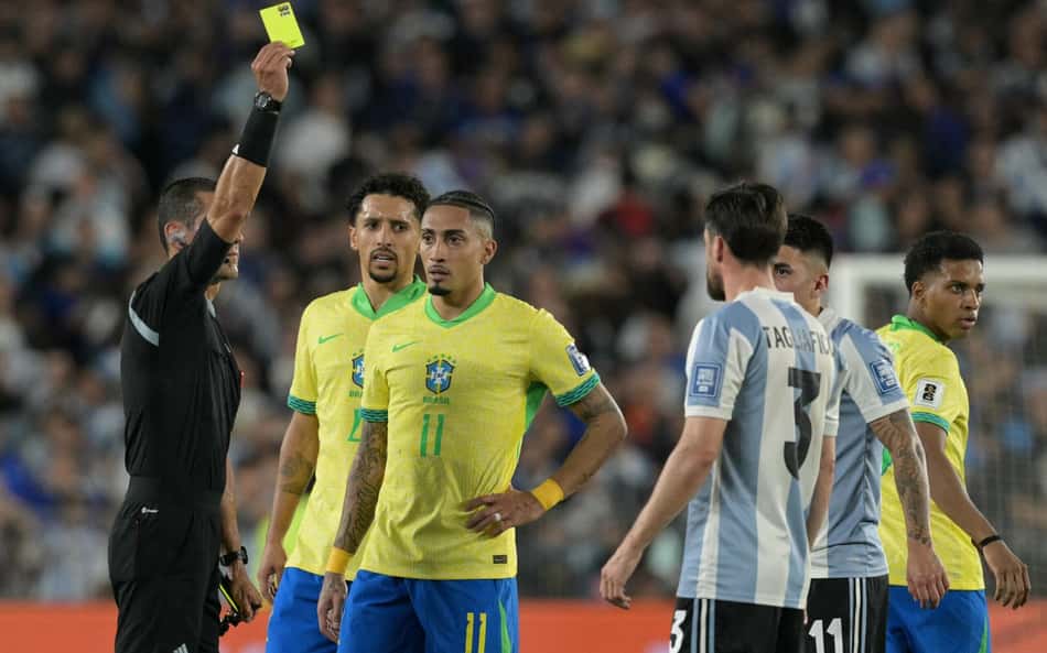 'Fala muito': capitão da Argentina provoca Raphinha durante confusão com Brasil