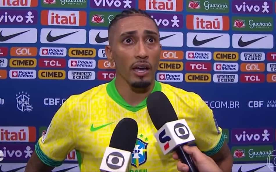 Raphinha ganhou holofotes antes do jogo entre Brasil e Argentina depois de uma entrevista que cedeu para o ex-jogador Romário (Foto: Reprodução)