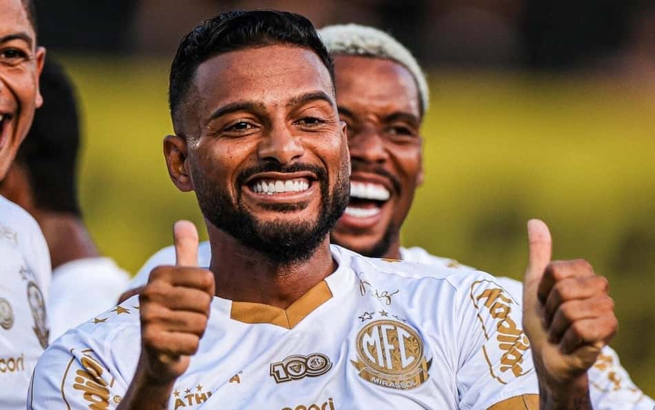 Lateral mais decisivo da década no Brasileirão, Reinaldo lidera novato Mirassol