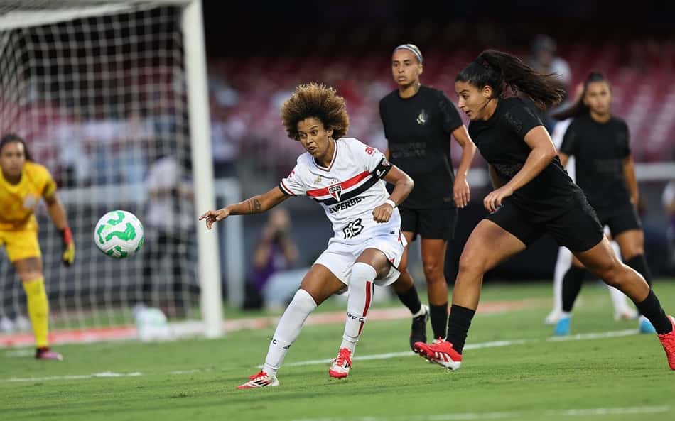 São Paulo bate Corinthians e conquista Supercopa Feminina