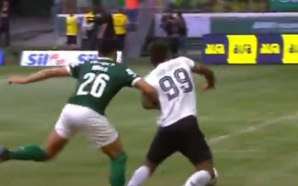 Botafoguenses ficam na bronca com arbitragem: 'Pênalti só se perder um dente'