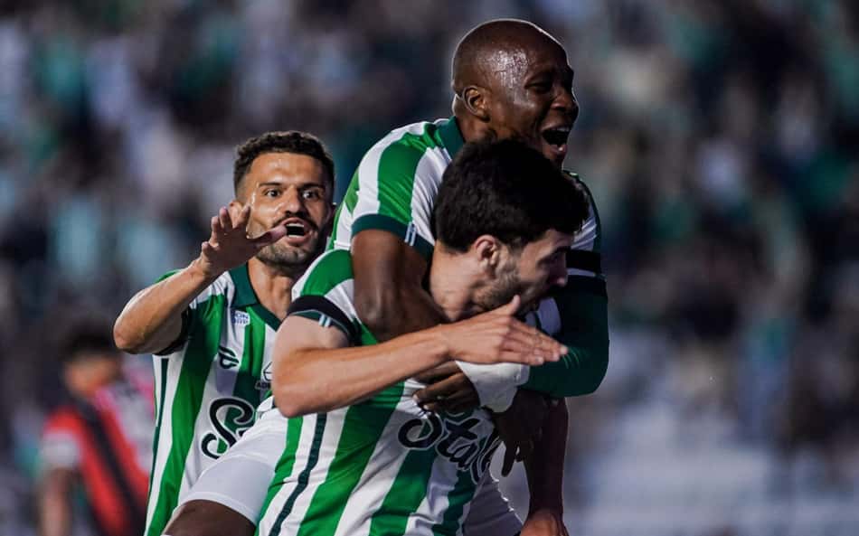 Juventude estreia bem e bate o Vitória em noite inspirada de Taliari