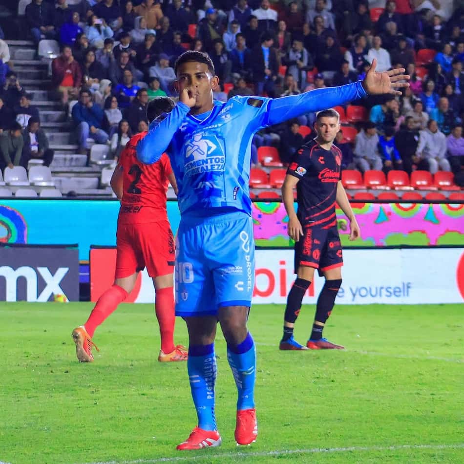 John Kennedy, emprestado pelo Fluminense ao Pachuca. (Foto: Reprodução/Pachuca)