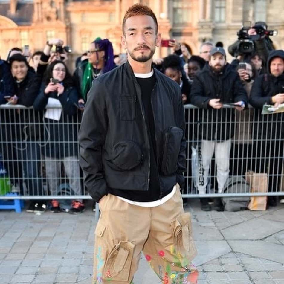 Hidetoshi Nakata esteve em um desfile de moda da marca francesa Louis Vuitton em 2020 (Foto: Reprodução/Instagram)