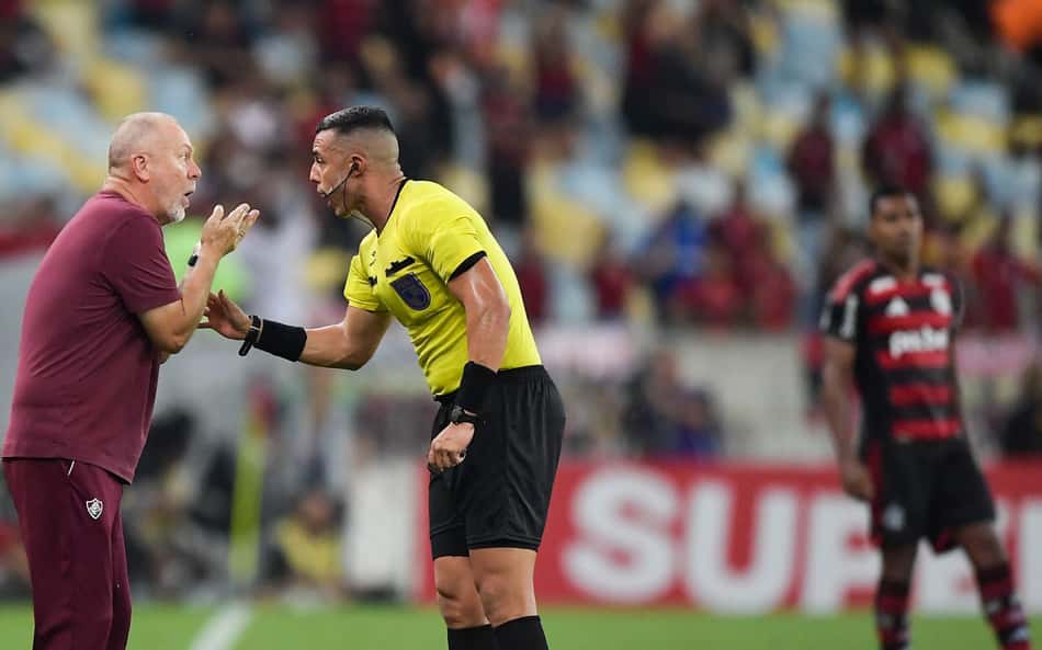 Fluminense protesta contra arbitragem da final do Carioca e manda recado para próximo juiz
