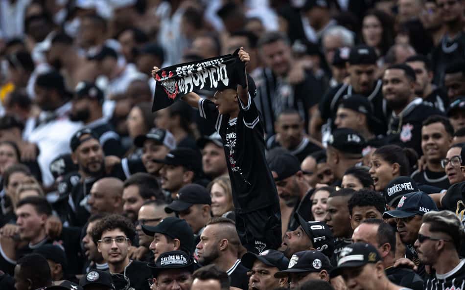 Torcida-do-Corinthians-aspect-ratio-512-320
