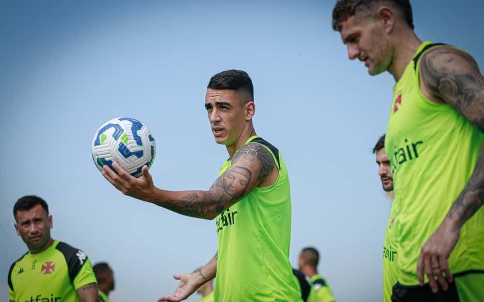 Bastidores do treino do Vasco revelam provável escalação contra o Santos