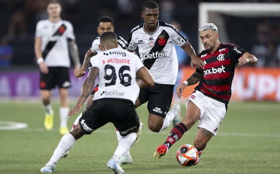 Dá para acreditar? Relembre viradas marcantes do Vasco sobre o Flamengo