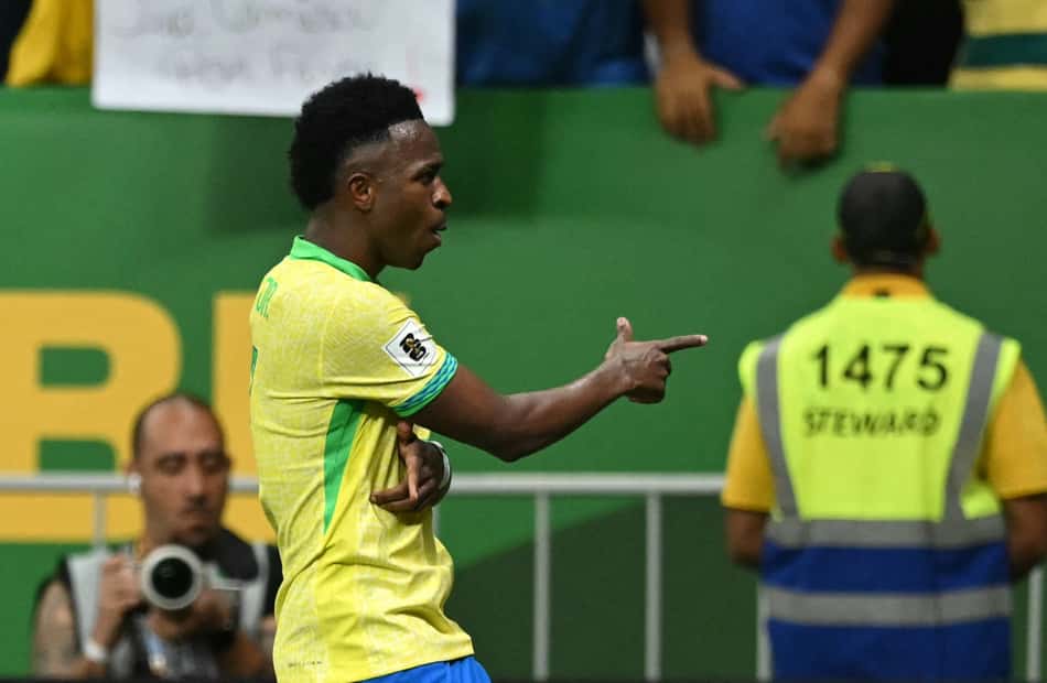 Vini Jr comemora o gol em Brasil x Colômbia. (foto: EVARISTO SA / AFP)