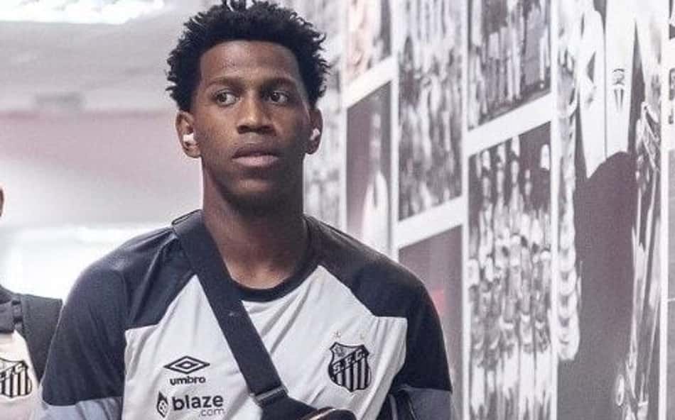 Gil detona árbitro após eliminação do Santos no Paulistão: 'Tem que ter critério para apitar essa p…'