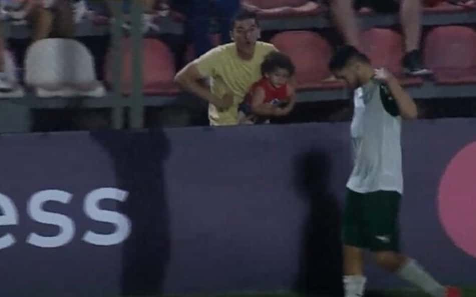Vítima de racismo na Libertadores Sub-20, jogador do Palmeiras chora e protesta; vídeo