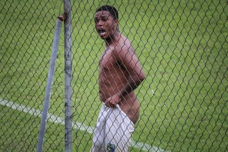 Emerson Carioca comemoração