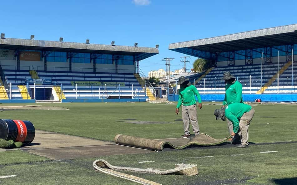 São José de Porto Alegre está trocando o gramado sintético