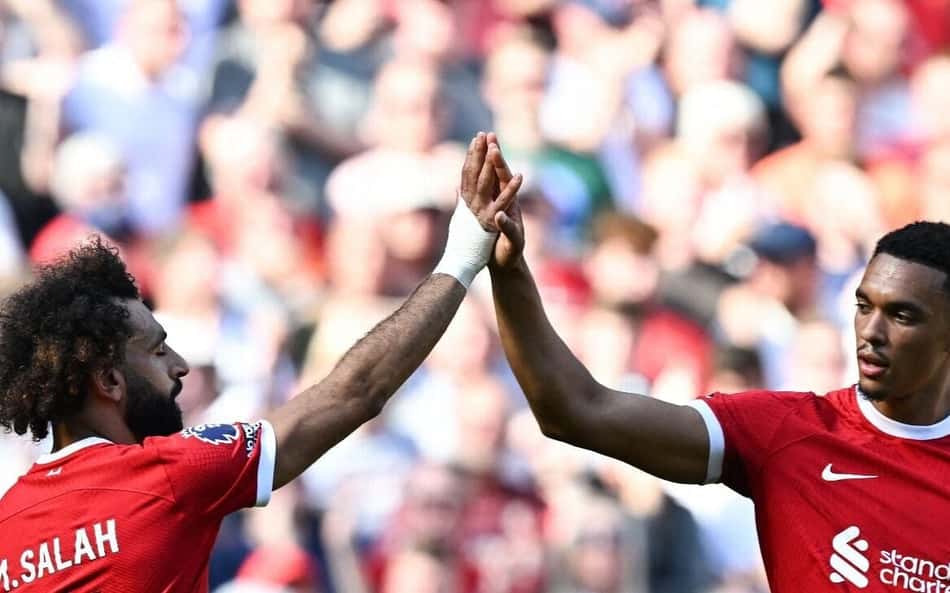 Salah e Arnold se envolvem em 'briga' antes de decisão pelo Liverpool na Champions