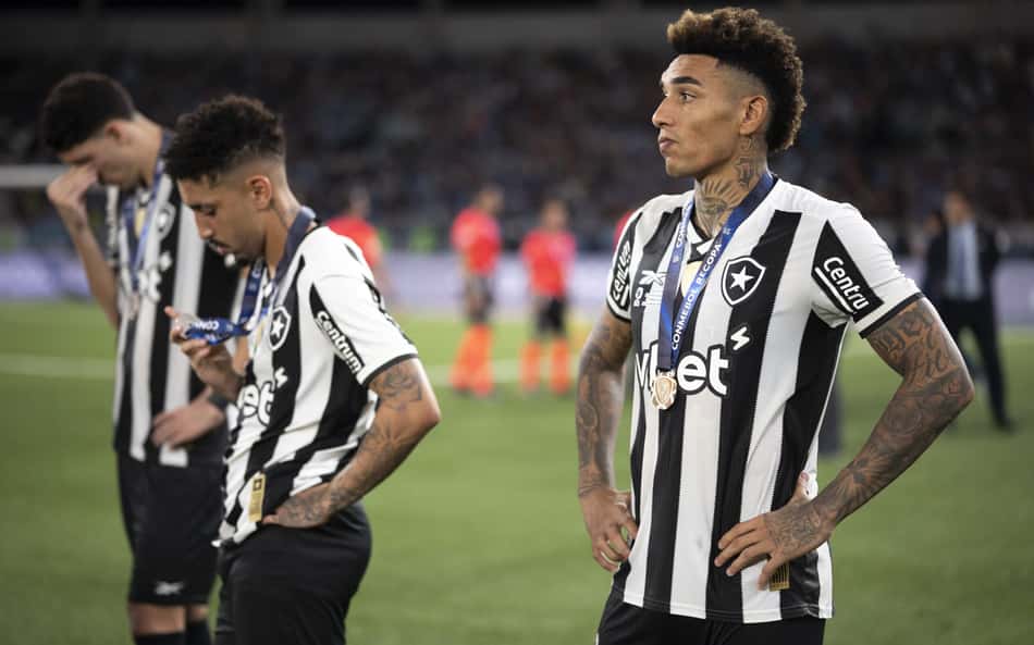 Clubes do Brasileirão geram receita de quase R$ 1 bilhão apenas com patrocinador máster