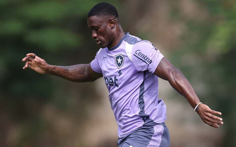 Bastos é cortado da seleção angolana a pedido do Botafogo
