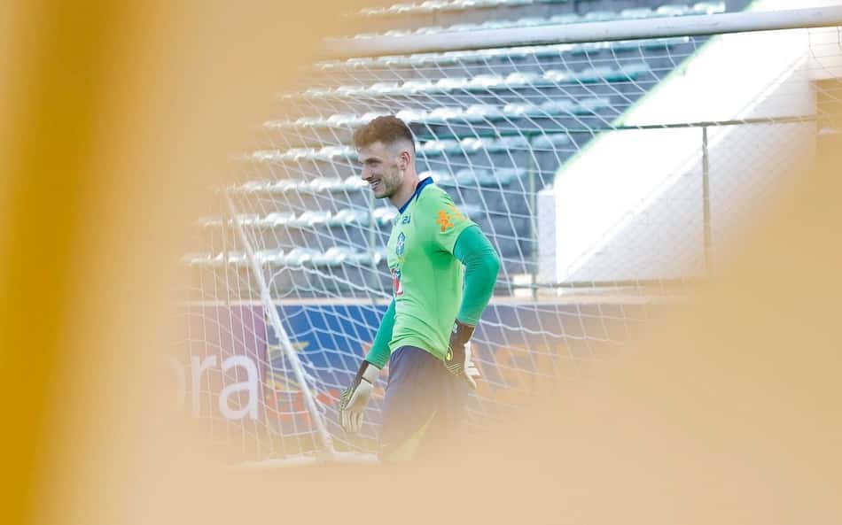 Bento defende Alisson na Seleção: 'Falta reconhecimento para ele'