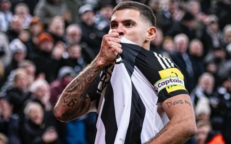 Web reage à vitória inédita do Newcastle: 'Fazendo o Liverpool de chacota'