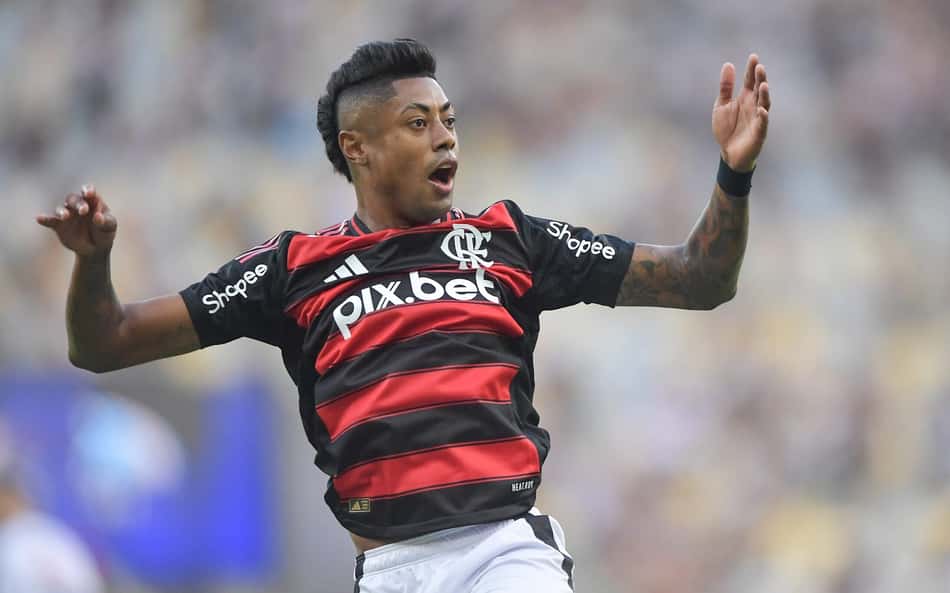 Jornalista da TNT se revolta com lances de Bruno Henrique