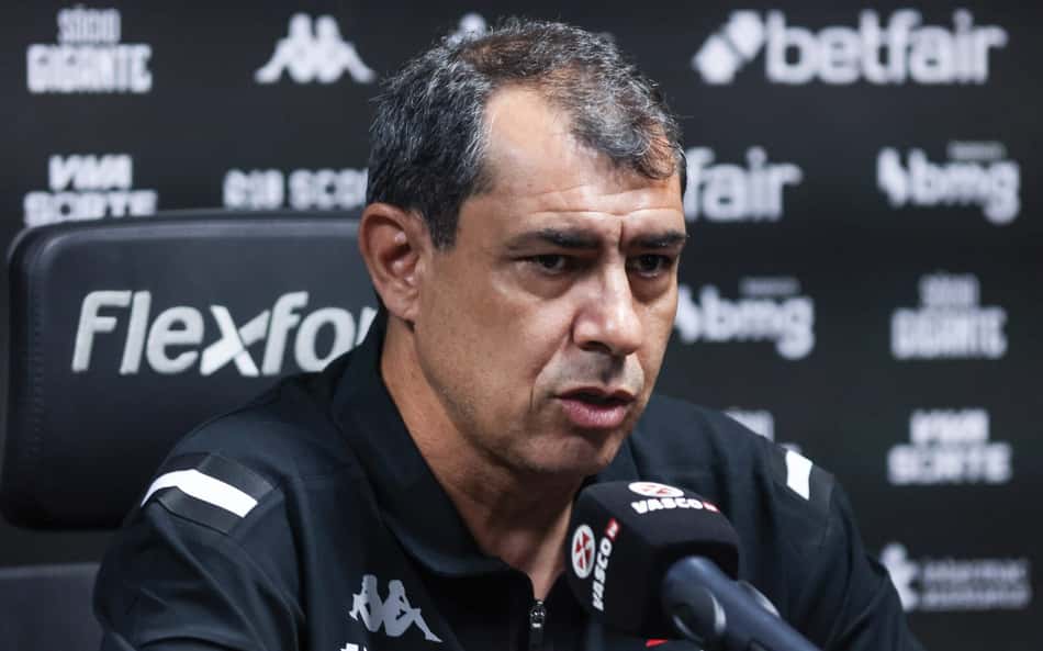 Carille se arrepende de atitude do Vasco na derrota para o Flamengo: 'Passamos da dose'