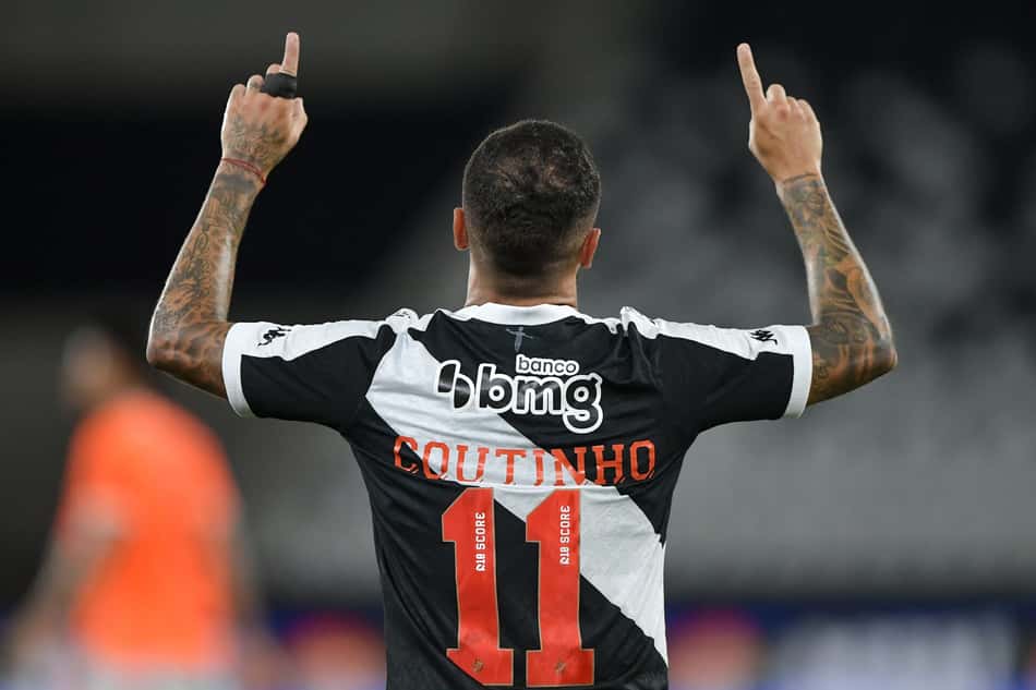 Coutinho comemora gol contra o Nova Iguaçu na Copa do Brasil