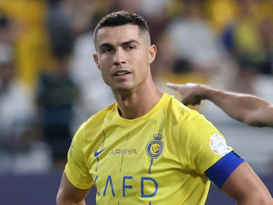 Cristiano Ronaldo, que mandou uma camisa autografada a Donald Trump, em ação pelo Al-Nassr no campeonato saudita (Foto: Divulgação)