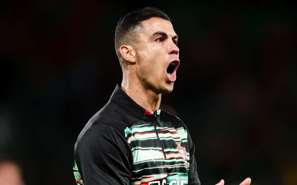Torcedores ironizam pênalti perdido por Cristiano Ronaldo: 'Aposentado em campo'