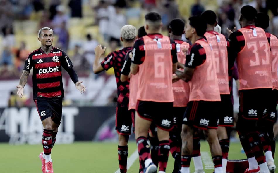 Comentarista pede titularidade de Wesley na Seleção e corneta Fábio: 'Não pode'