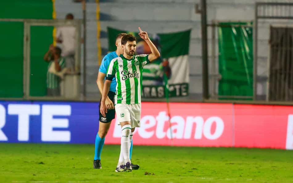 Bons jogos, liderança dividida e queda de técnico: o que de melhor aconteceu no fim de semana do Brasileirão