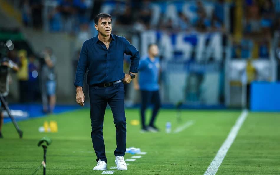 Grêmio: Gustavo Quinteros reclama do pouco tempo de trabalho