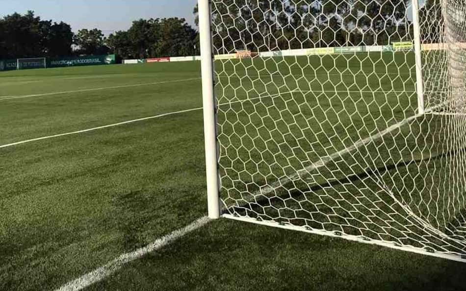 Gramado sintético chega a estádio no Sul