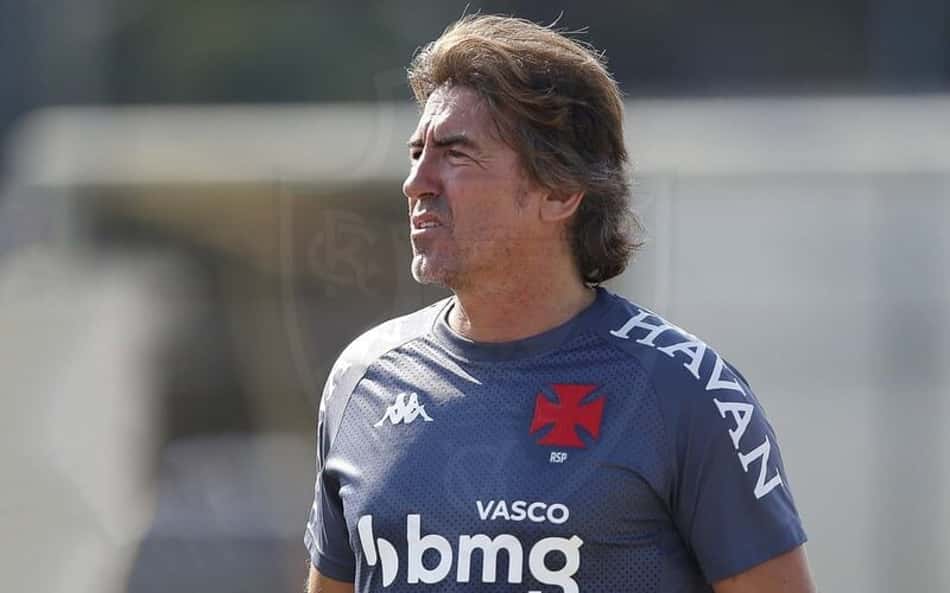 Sá Pinto chama ex-jogador do Vasco de 'vagabundo' e cita jacaré perto do CT