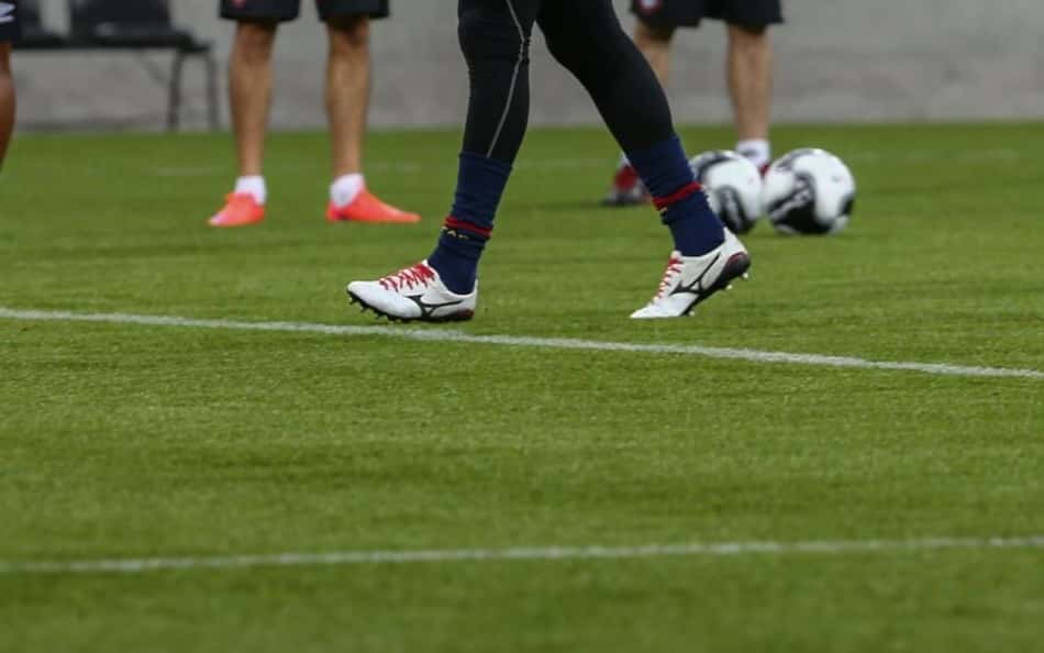 Quantos estádios do Brasileirão 2025 têm gramado sintético?