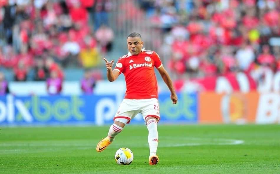 Internacional: Mercado e Gabriel Carvalho trabalham em campo