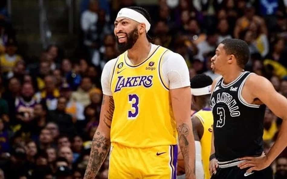 Dona dos Lakers abre o jogo sobre saída de Anthony Davis: 'Não queríamos'