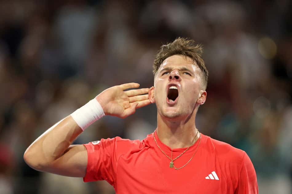 MIAMI GARDENS, FLORIDA - MARCH 28: Jakub Mensik of Czech Republic celebrates his win against Taylor Fritz of United States during the semifinals of the Miami Open Presented by Itau at Hard Rock Stadium on March 28, 2025 in Miami Gardens, Florida. Matthew Stockman/Getty Images/AFP (Photo by MATTHEW STOCKMAN / GETTY IMAGES NORTH AMERICA / Getty Images via AFP)