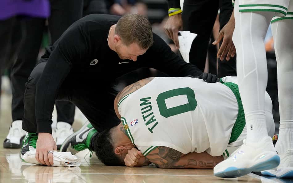 Jayson Tatum sofre lesão e preocupa Boston Celtics antes de playoffs da NBA