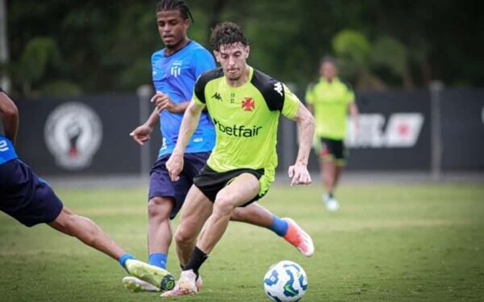 Vasco vence jogo-treino com o Maricá em partida de seis gols