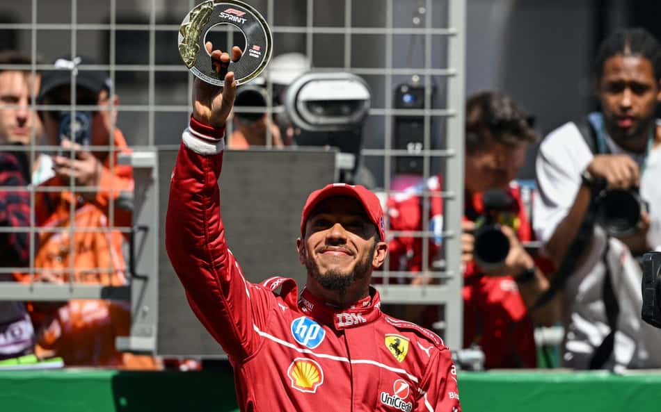lewis-hamilton-ferrari-f1-scaled-aspect-ratio-512-320