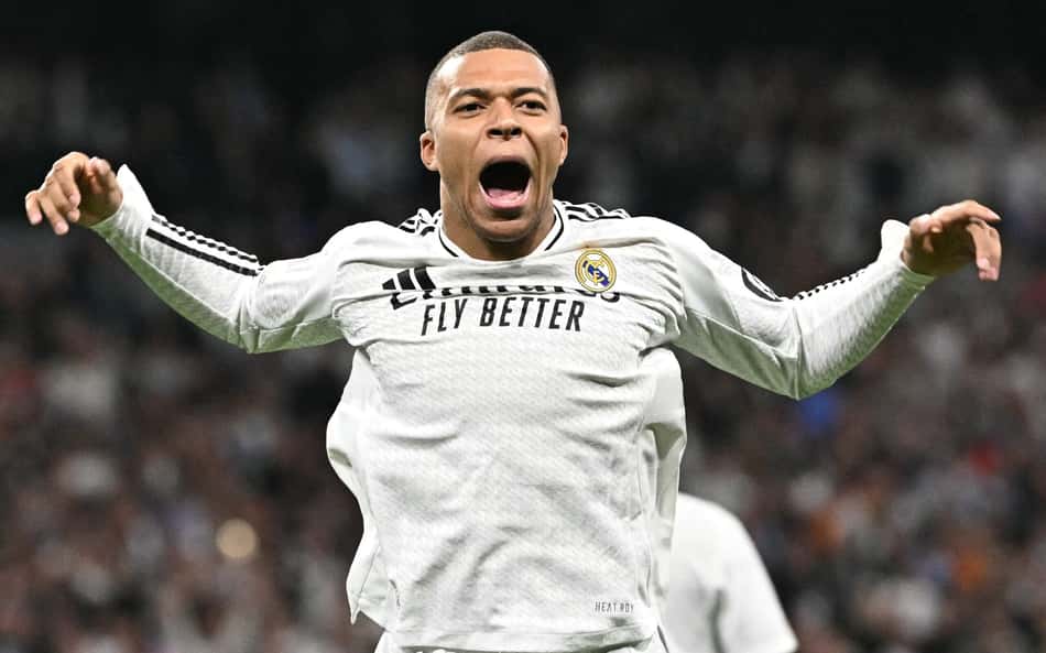Mbappé ganha estátua em museu e semelhança assusta internautas: 'Perfeita'