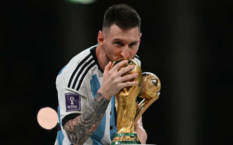 Evra acusa Fifa de beneficiar Argentina e Messi na Copa do Mundo de 2022